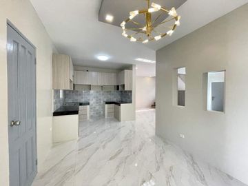 SPACIOUS MODERN SINGLE ATTACHED HOUSE AND LOT IN THE ORCHARD GREEN MEADOSW