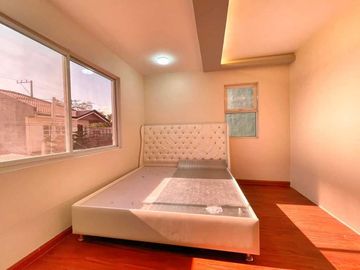 SPACIOUS MODERN SINGLE ATTACHED HOUSE AND LOT IN THE ORCHARD GREEN MEADOSW