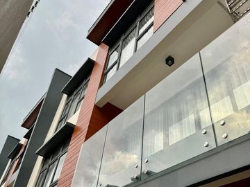 FOR SALE: 3-Bedroom Townhouse / Duplex in Socorro, Quezon City