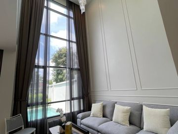 English colonate style & luxury European architecture, Pool villa ,3-storey house , back side is Mae Kha canal