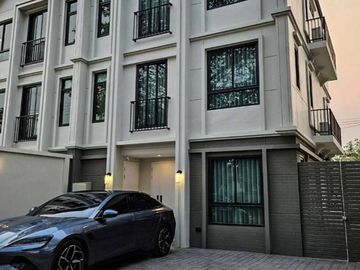 English colonate style & luxury European architecture, garden villa ,3-storey house , back side is Mae Kha canal