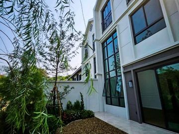 English colonate style & luxury European architecture, garden villa ,3-storey house , back side is Mae Kha canal