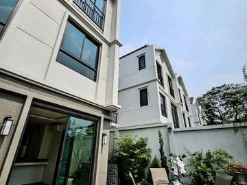 English colonate style & luxury European architecture, garden villa ,3-storey house , back side is Mae Kha canal