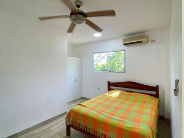 Dos Mangas, casa de estreno en amplio terreno de 1000 m2 (10763,9 sq ft) y 90m2 (968.75 sq ft) de construcción.