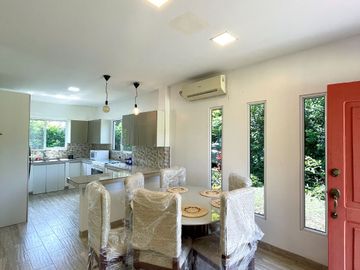 Dos Mangas, casa de estreno en amplio terreno de 1000 m2 (10763,9 sq ft) y 90m2 (968.75 sq ft) de construcción.