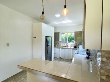 Dos Mangas, casa de estreno en amplio terreno de 1000 m2 (10763,9 sq ft) y 90m2 (968.75 sq ft) de construcción.