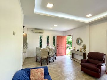Dos Mangas, casa de estreno en amplio terreno de 1000 m2 (10763,9 sq ft) y 90m2 (968.75 sq ft) de construcción.