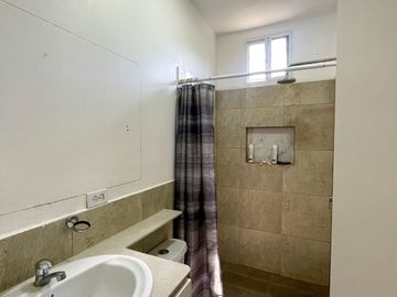 Dos Mangas, casa de estreno en amplio terreno de 1000 m2 (10763,9 sq ft) y 90m2 (968.75 sq ft) de construcción.