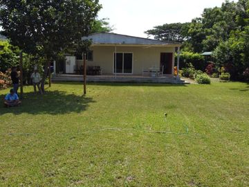 Dos Mangas, casa de estreno en amplio terreno de 1000 m2 (10763,9 sq ft) y 90m2 (968.75 sq ft) de construcción.