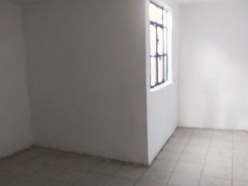 Casa con local comercial en Lagos de Oriente