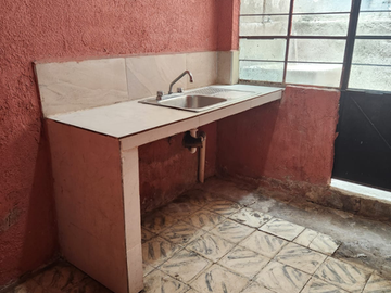 Casa con local comercial en Lagos de Oriente