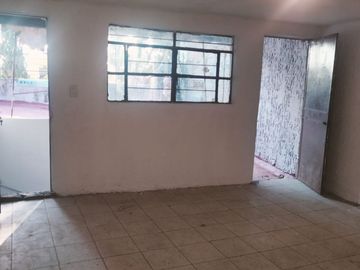 Casa con local comercial en Lagos de Oriente