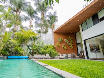 VENDO SUPER CASA DE LUJO EN ZONA MAS EXCLUSIVA DE SAN ISIDRO