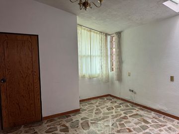 Amplia casa en venta en Villa Carmel