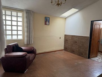 Amplia casa en venta en Villa Carmel