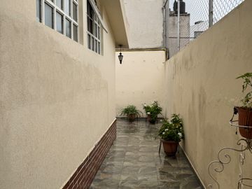 Amplia casa en venta en Villa Carmel