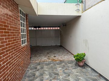 Amplia casa en venta en Villa Carmel