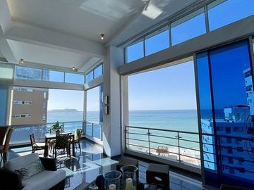 Salinas, espectacular penthouse de 4 dormitorios y vista al mar