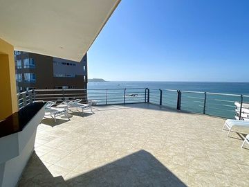 Salinas, espectacular penthouse de 4 dormitorios y vista al mar