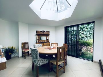 Hermosa casa en Cerrada de la Loma, La Herradura