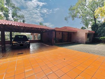Hermosa casa en Cerrada de la Loma, La Herradura