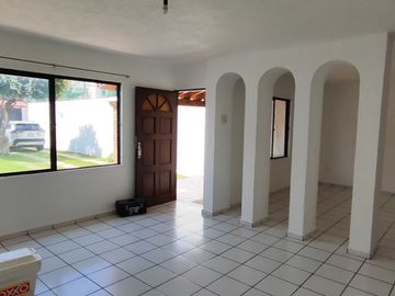 Se vende casa sola de 4 recámaras al norte de Cuernavaca, Morelos. Muy cerca de la UNILA y la autopista
