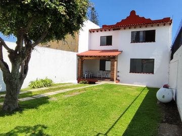 Se vende casa sola de 4 recámaras al norte de Cuernavaca, Morelos. Muy cerca de la UNILA y la autopista