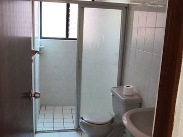 Se vende casa sola de 4 recámaras al norte de Cuernavaca, Morelos. Muy cerca de la UNILA y la autopista