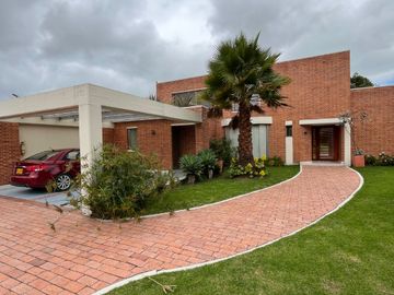 Espectacular casa para venta en Guaymaral
