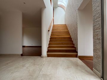 Espectacular casa para venta en Guaymaral