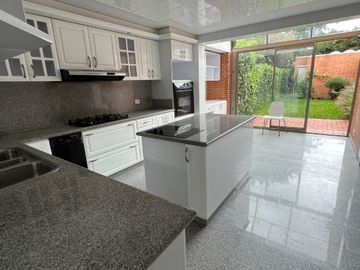 Espectacular casa para venta en Guaymaral