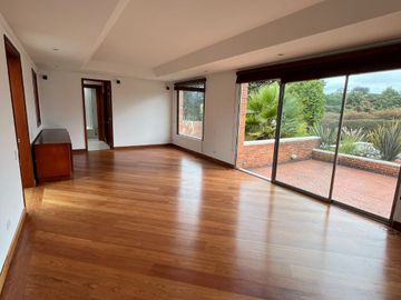 Espectacular casa para venta en Guaymaral