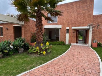 Espectacular casa para venta en Guaymaral