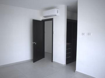Casa en Venta en Urbanizacion Arboleia, Av. 25 de Junio Km 5 1/2, Machala, Ecuador