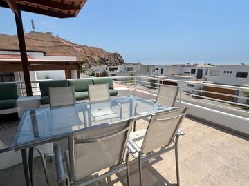 EXCELENTE CASA EN CONDOMINIO PLAYA BOCA LEON, KM. 79.5 AL LADO DEL CLUB REGATAS DE SAN ANTONIO
