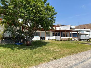 EXCELENTE CASA EN CONDOMINIO PLAYA BOCA LEON, KM. 79.5 AL LADO DEL CLUB REGATAS DE SAN ANTONIO