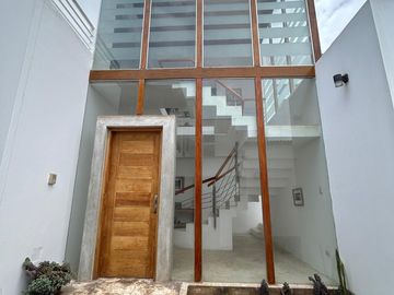 EXCELENTE CASA EN CONDOMINIO PLAYA BOCA LEON, KM. 79.5 AL LADO DEL CLUB REGATAS DE SAN ANTONIO
