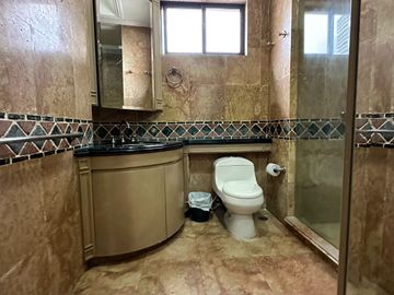 VENTA HERMOSO APARTAMENTO DE 350 METROS EN EL GOLF