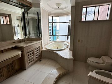 VENTA HERMOSO APARTAMENTO DE 350 METROS EN EL GOLF