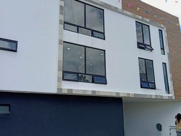 CASA TIPO LOFT DE DOS RECAMARAS CON ROOF GARDEN METEPEC DISEÑO CONTEMPORANEO