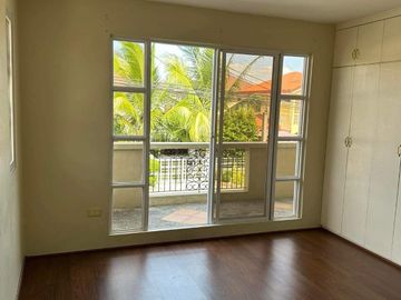 FOR SALE TWO STOREY HOUSE IN BACOLOR PAMPANGA