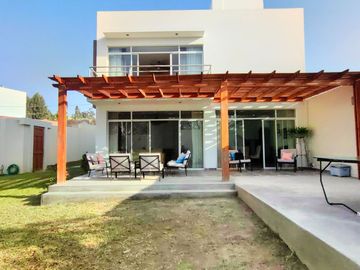 Se Vende Moderna Casa En La Residencial La Angostura