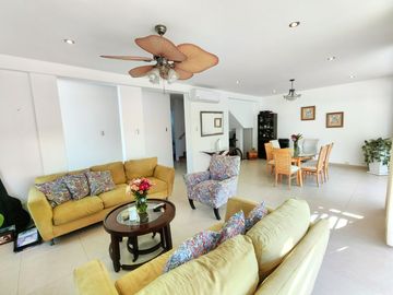 Se Vende Moderna Casa En La Residencial La Angostura