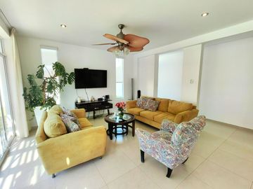 Se Vende Moderna Casa En La Residencial La Angostura