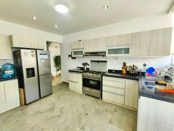 Se Vende Moderna Casa En La Residencial La Angostura