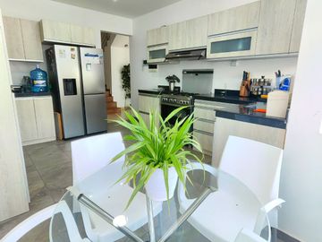 Se Vende Moderna Casa En La Residencial La Angostura