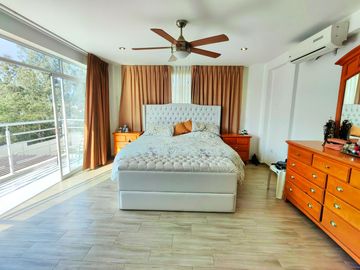 Se Vende Moderna Casa En La Residencial La Angostura