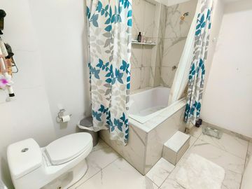 Se Vende Moderna Casa En La Residencial La Angostura