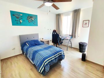 Se Vende Moderna Casa En La Residencial La Angostura