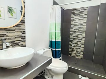 Se Vende Moderna Casa En La Residencial La Angostura